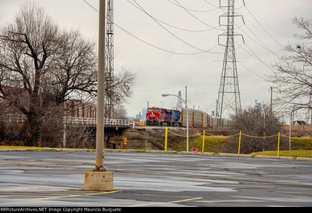 CP ES44AC & CEFX AC44CW Locomotives in the yard